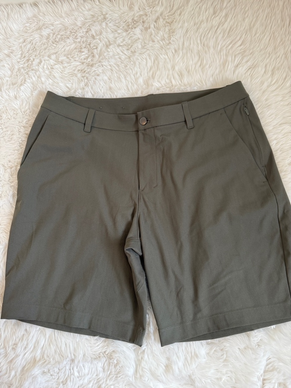 lululemon athletica Olive Green Performance Shorts-commission classic fit 34